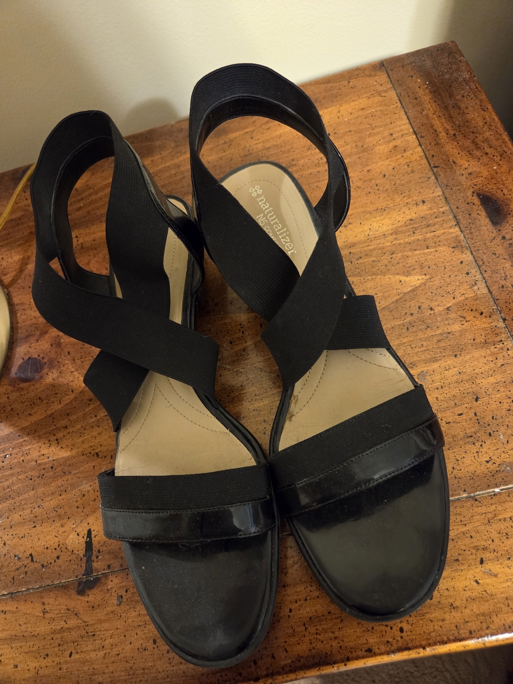 Naturalizer Black Crisscross Elastic Sandals 10N Good